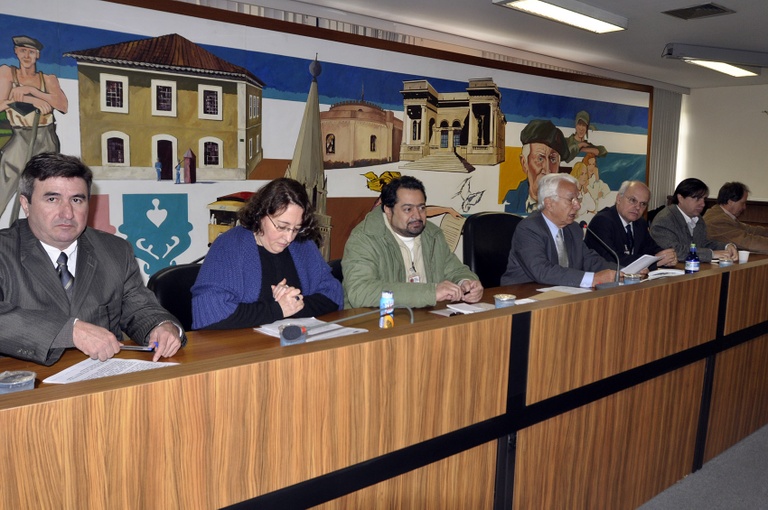 Audiência debate contratação de jornalistas diplomados 