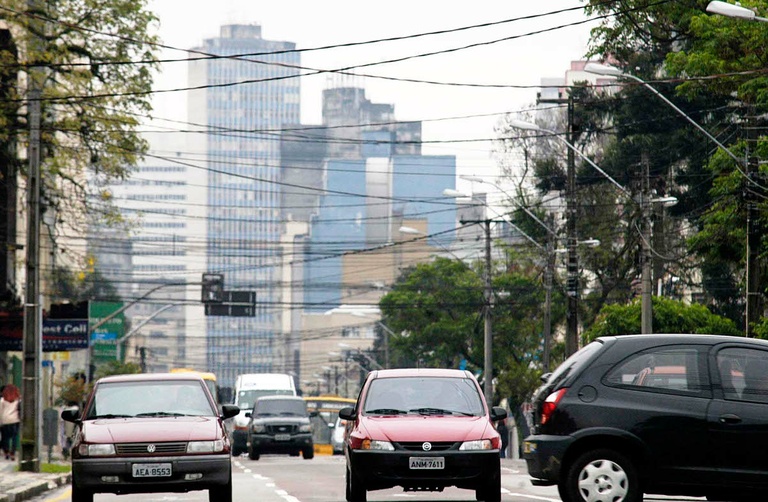 Audiência discute substituição dos postes por cabeamento subterrâneo 