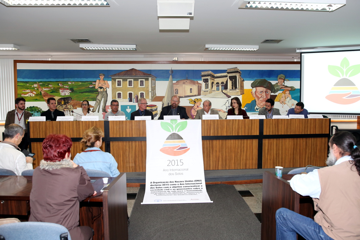 Audiência pública alerta sobre degradação do solo em Curitiba