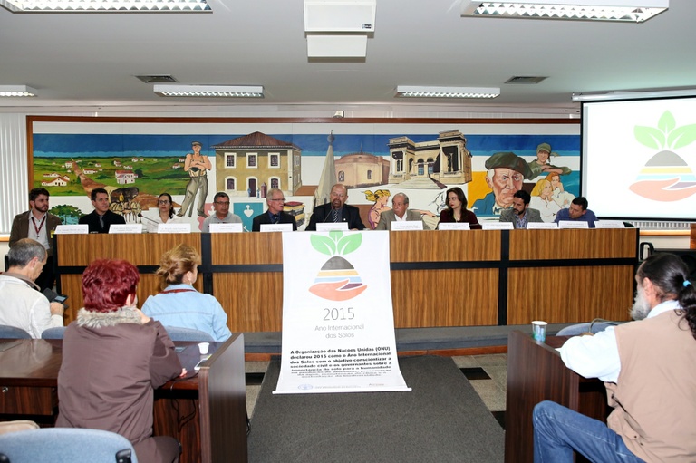 Audiência pública alerta sobre degradação do solo em Curitiba