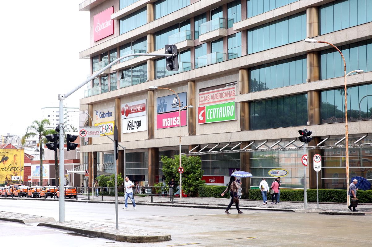 Audiência pública debate acesso de jovens a shoppings da capital