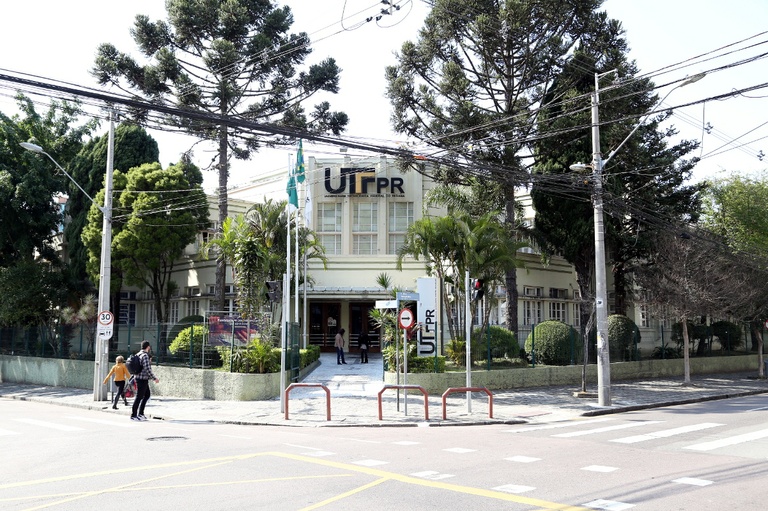 Audiência pública debate extinção dos cursos técnicos da UTFPR