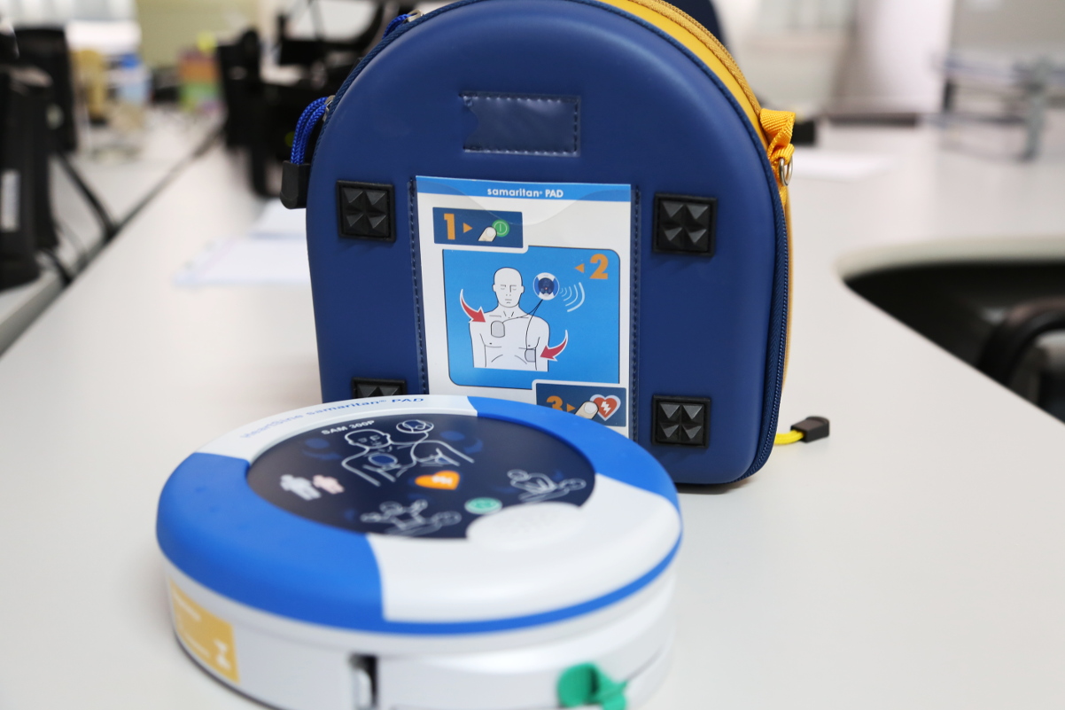 Ausência de desfibrilador põe vidas em risco, alerta vereador