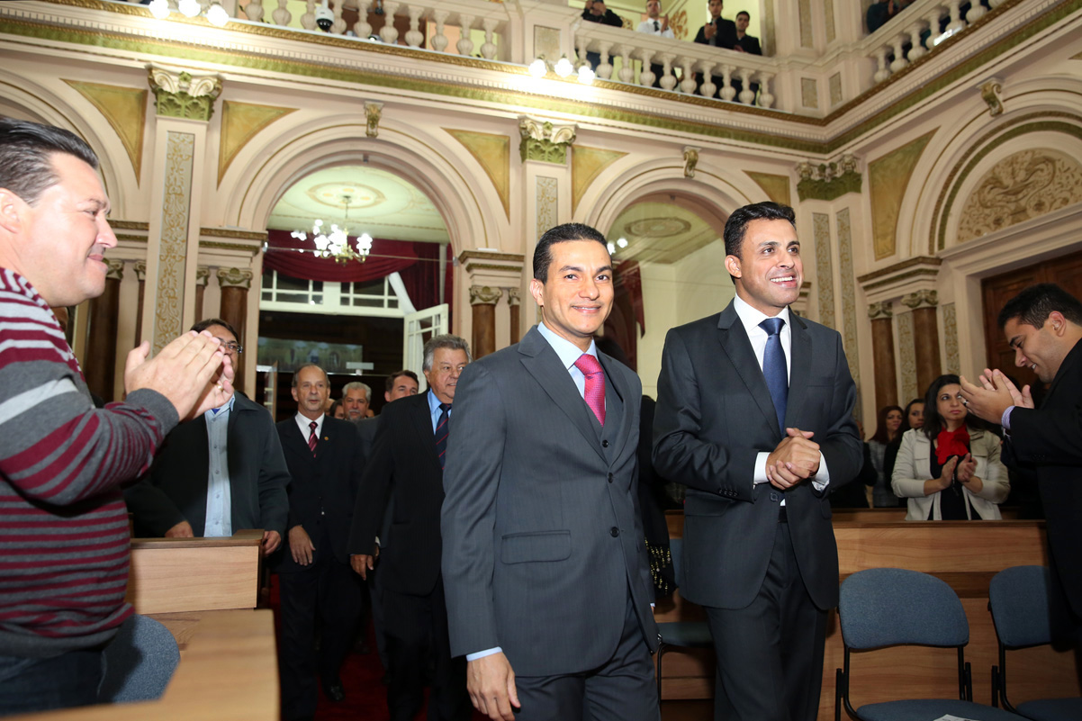 Autoridades entregam cidadania honorária a Marcos Pereira