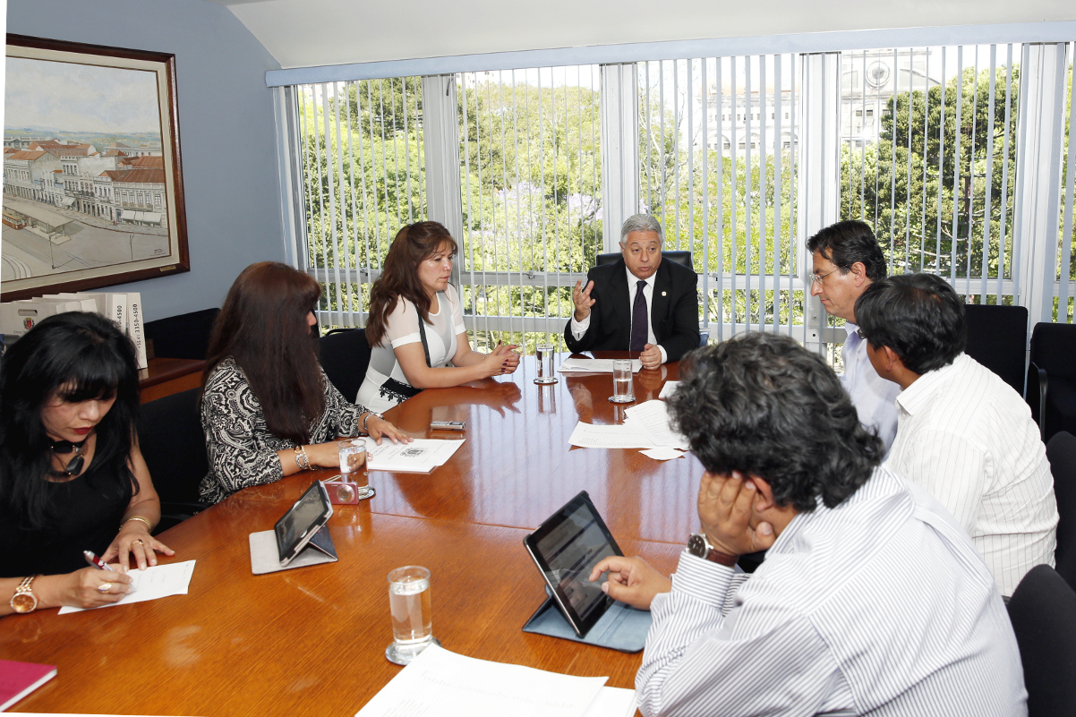 Autoridades peruanas são recebidas na Câmara Municipal