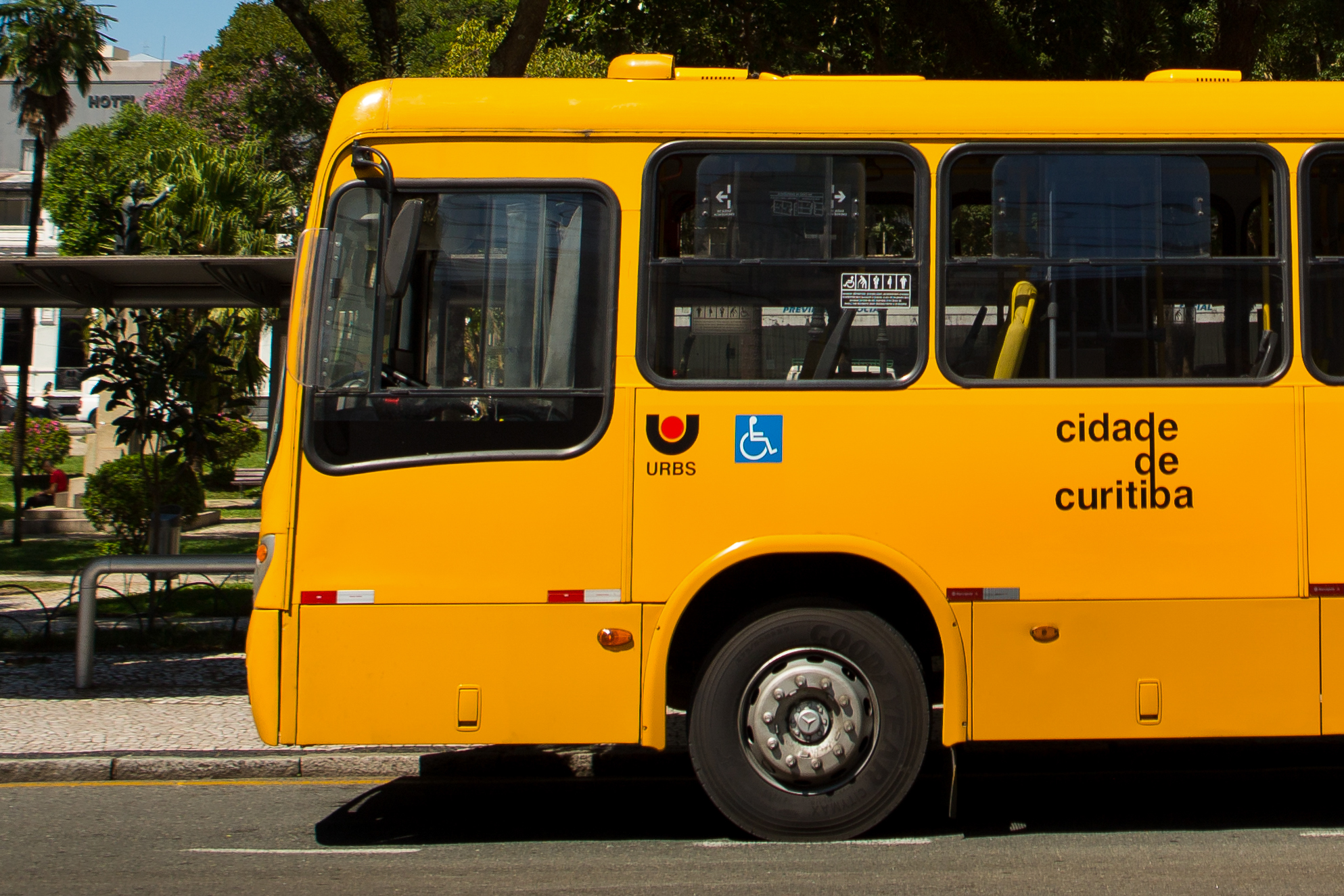 Aviso de assento preferencial em ônibus pode incluir símbolo do TEA