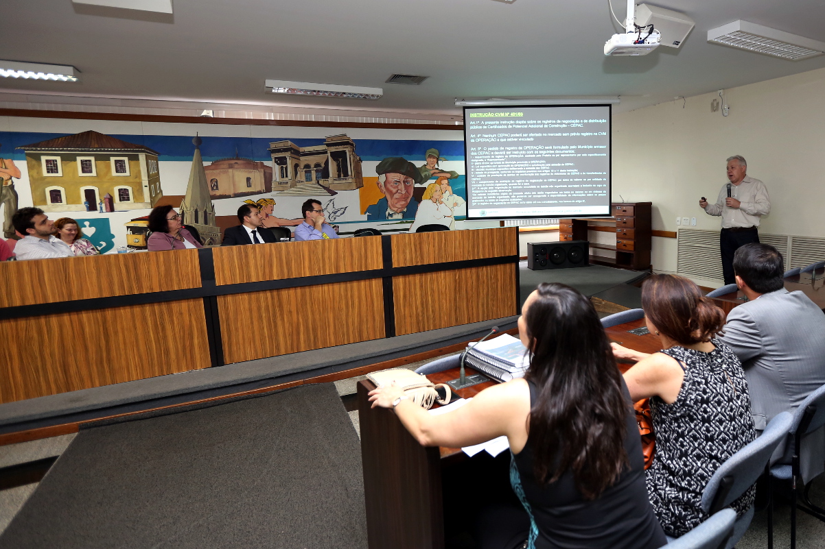 Baixa atratividade da Linha Verde gerou projeto de lei, diz Prefeitura