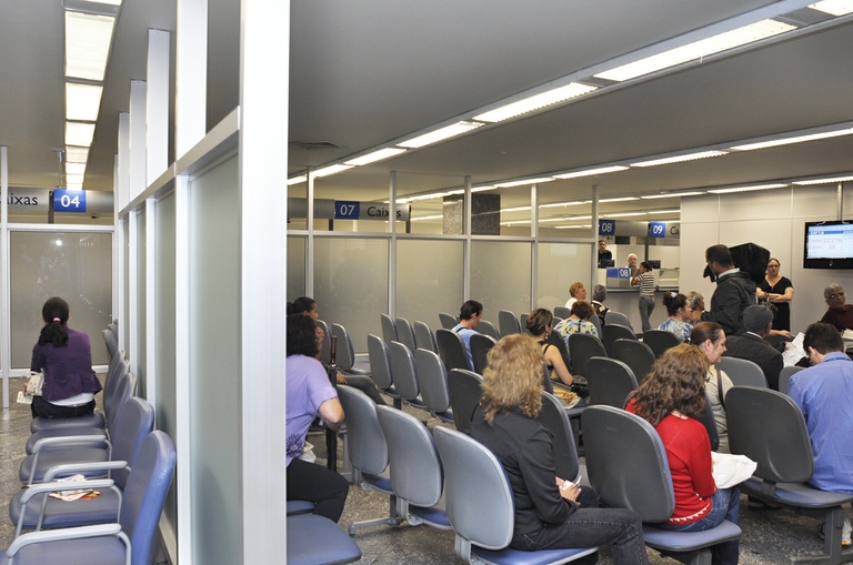 Bancos podem ser obrigados a controlar entrada de clientes 