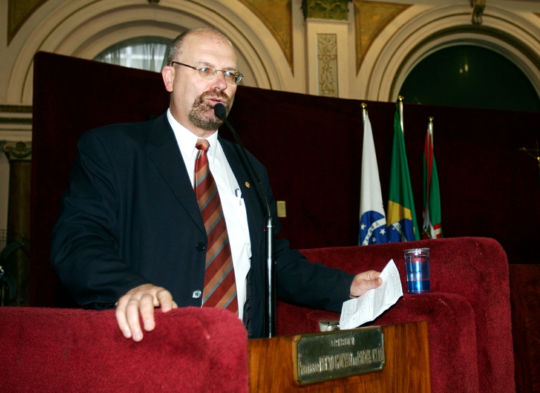 Bernardi anuncia criação de frente de oposição 