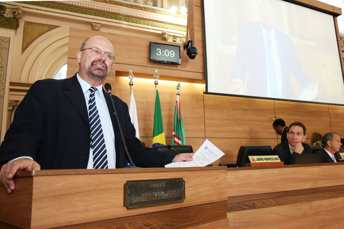 Bernardi propõe criação do Código de Defesa do Contribuinte