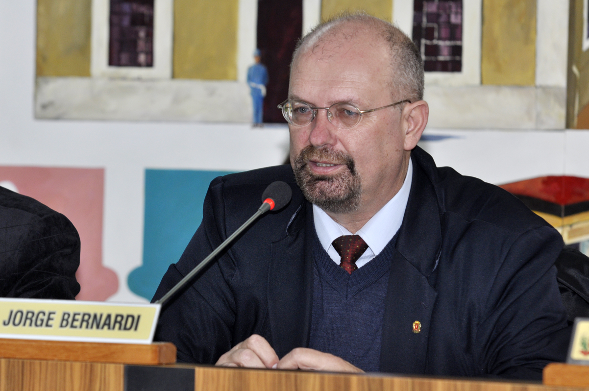 Bernardi requer redução de tributos sobre a energia elétrica 