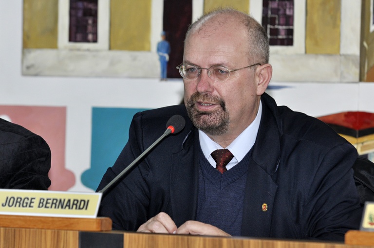 Bernardi requer redução de tributos sobre a energia elétrica 