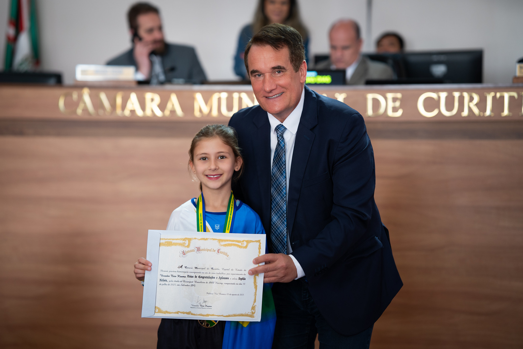 Bicampeã nacional de BMX é reconhecida na Câmara de Curitiba