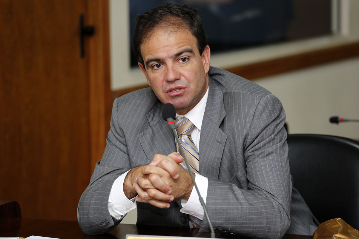 Braga Côrtes direciona emendas para áreas de saúde e segurança  