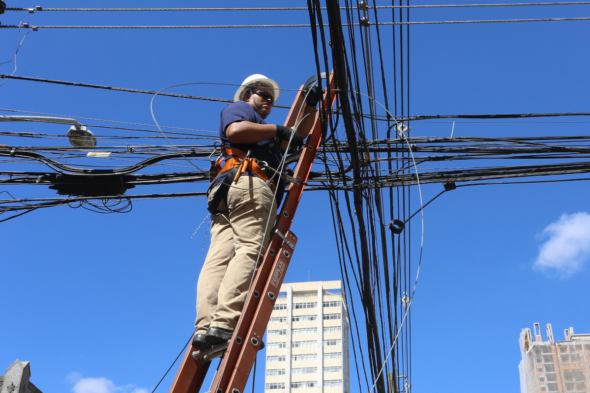Cabos, troca de poste e iluminação: CMC fez 340 pedidos à Copel