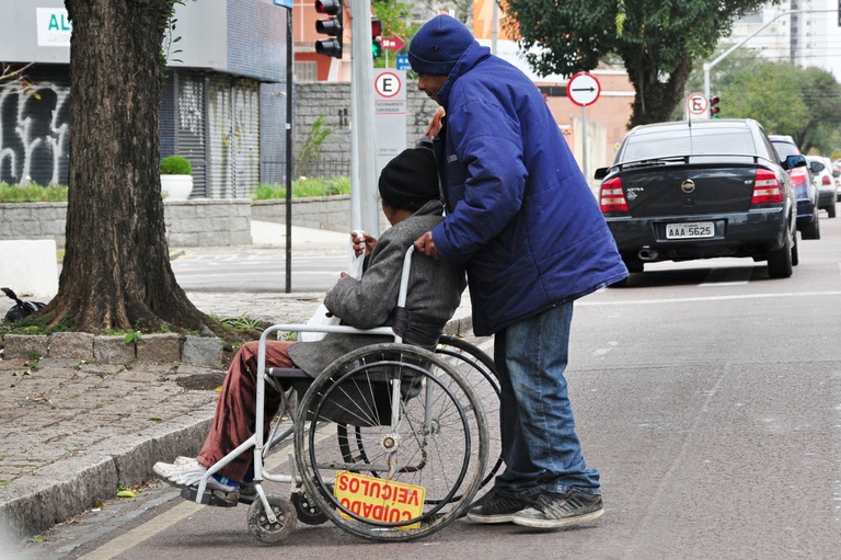 Calçadas e ensino de libras na pauta da Comissão de Acessibilidade