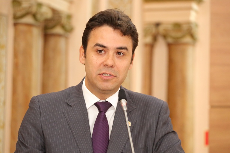 Câmara acata comemorar Dia das Mães e dos Pais nas escolas municipais 