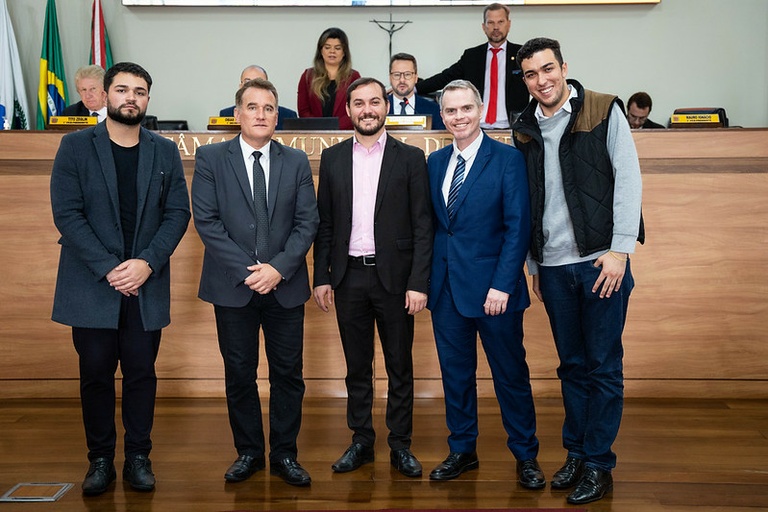 Câmara adia Conselho da Juventude; confirmada venda de lote