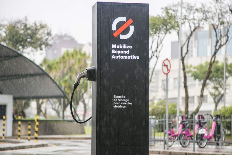 Câmara analisa instalação de carregador para carro elétrico em condomínios 