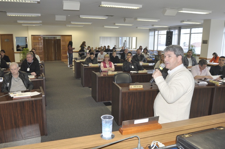 Câmara aperfeiçoa servidores que trabalham com leis orçamentárias 