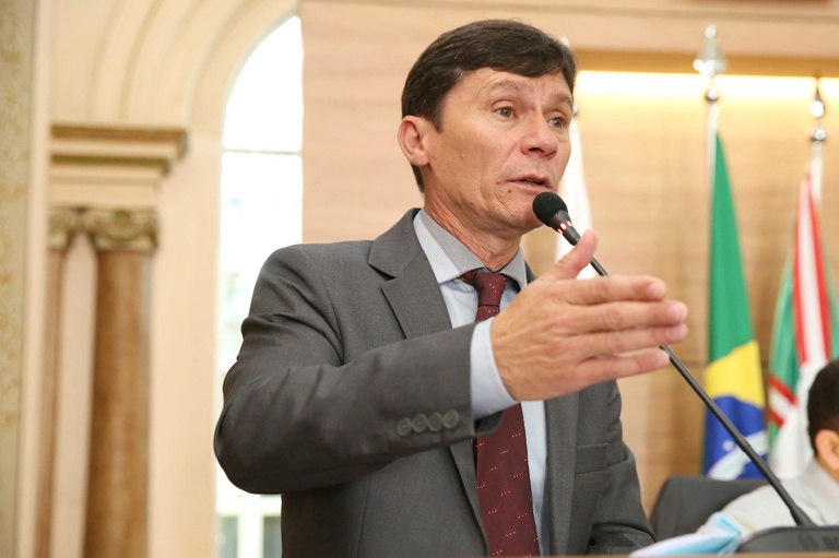 Câmara aprova cidadania honorária a padre belga 