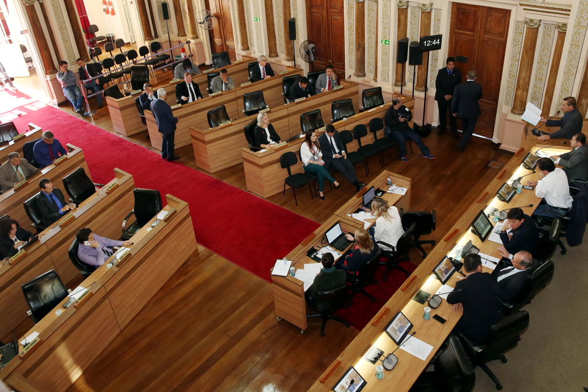 Câmara aprova Cidadania Honorária a presidente da Sanepar