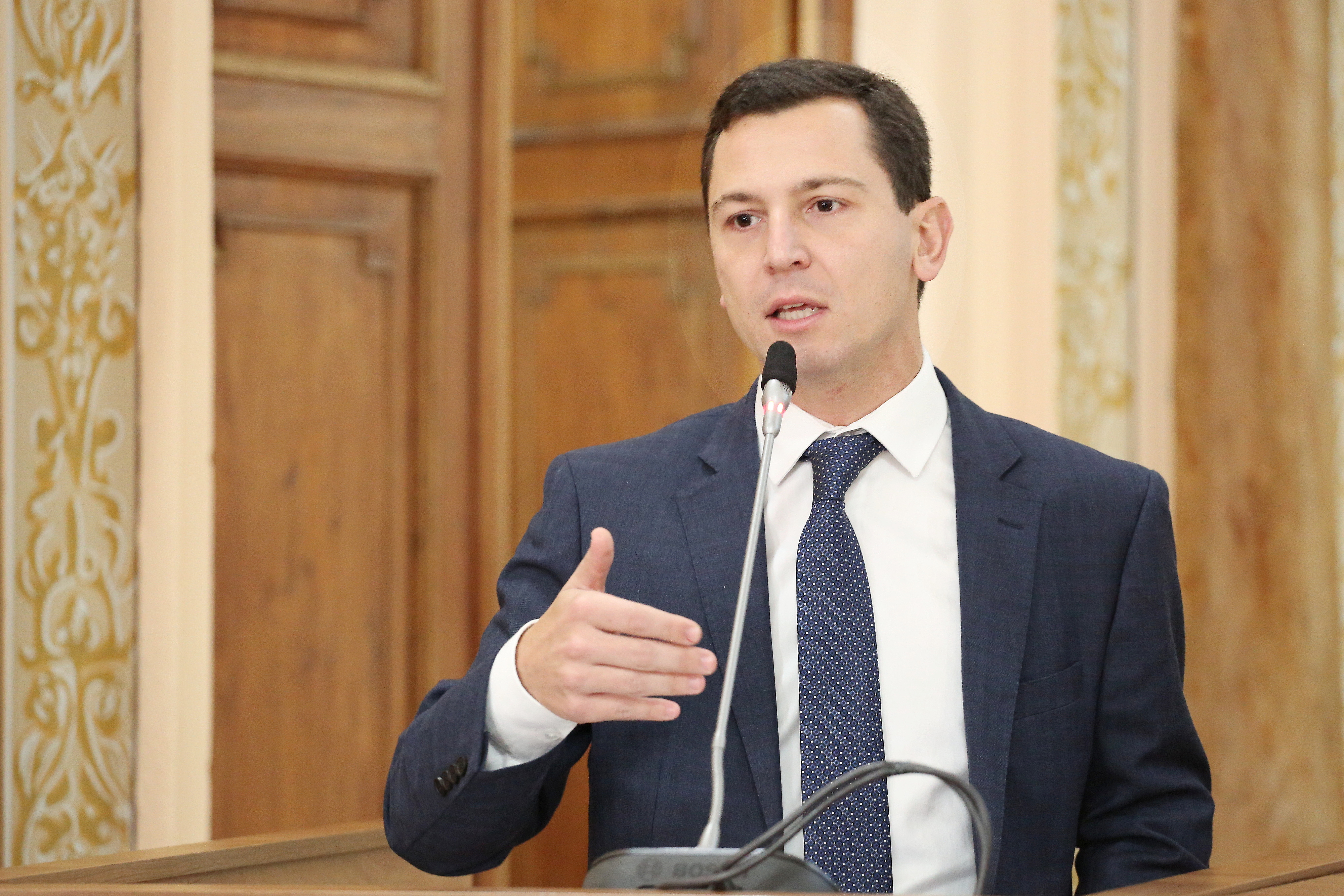 Câmara aprova Libras como critério de desempate em concursos