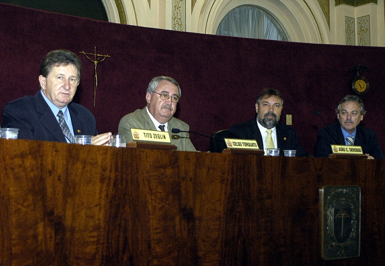 Câmara aprova licença de Richa 