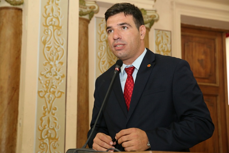 Câmara aprova publicidade em ônibus para reduzir passagem