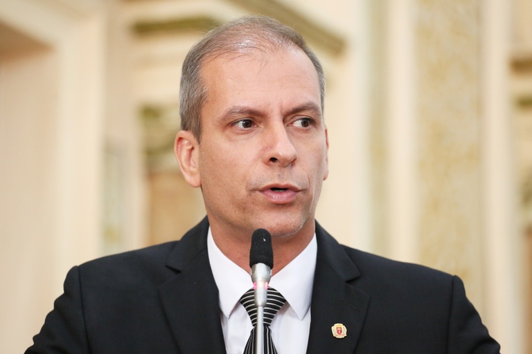 Câmara aprova sugestão que viagens  sejam só na classe econômica