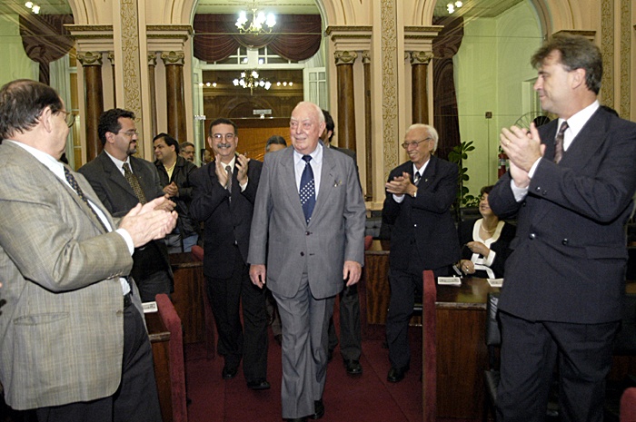 Câmara concede cidadania a fundador da Inepar 