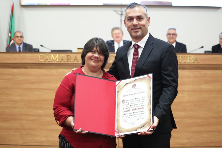 Câmara concede cidadania ao veterinário Alexander Welker Biondo