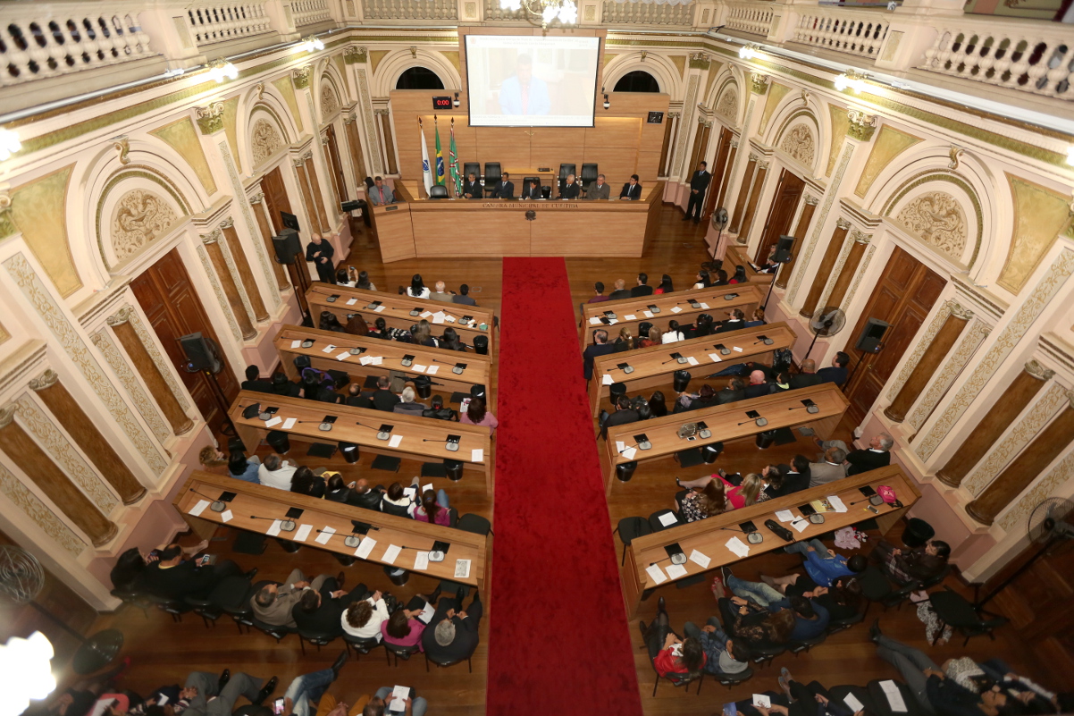 Câmara concede cidadania honorária a Aldebrando Lins