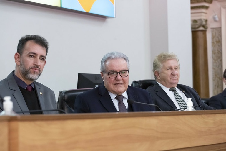 Câmara concede Cidadania Honorária ao advogado João Carlos Régis