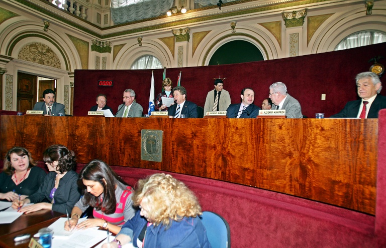 Câmara concede licença a Richa 