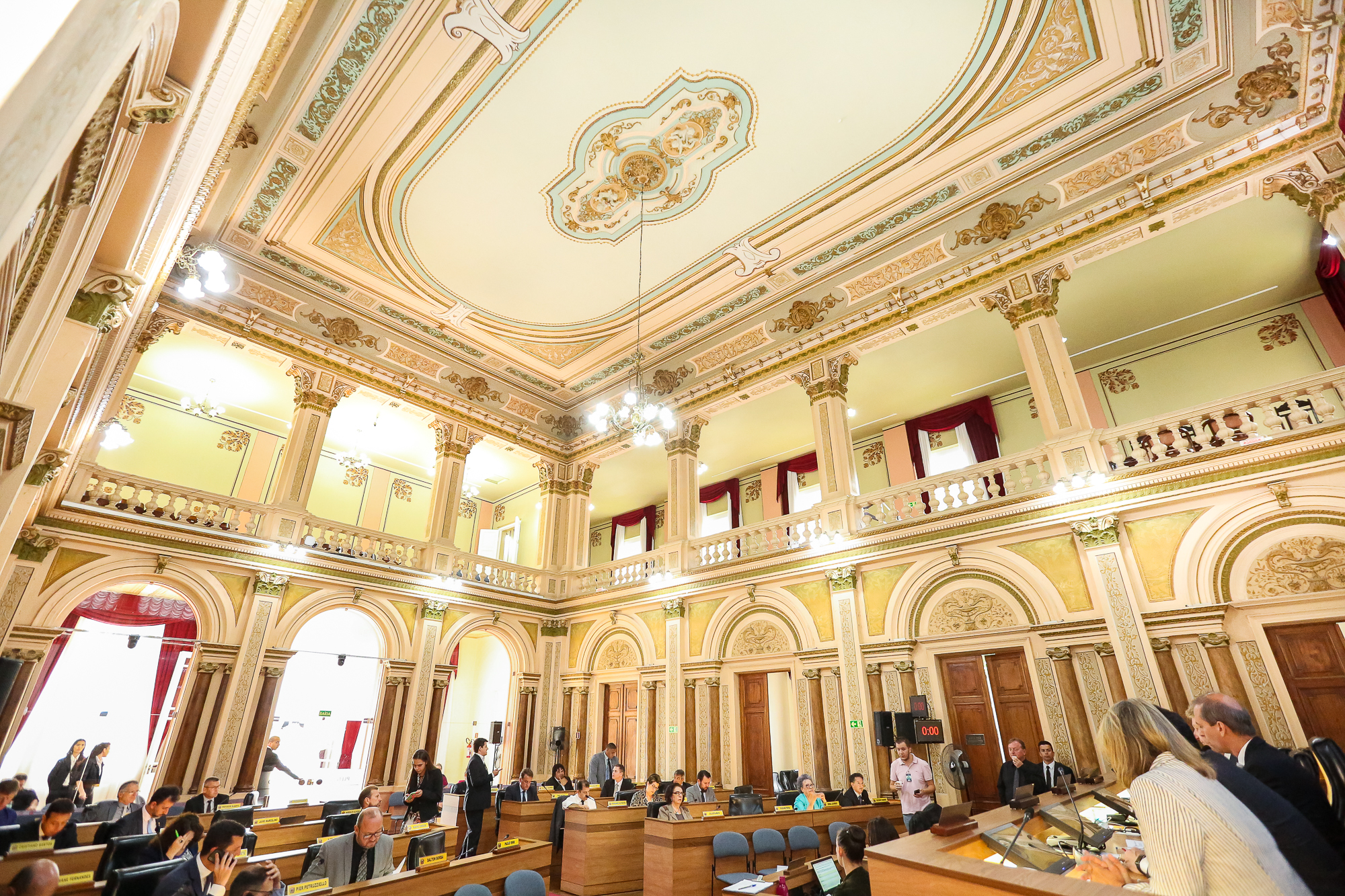 Câmara confirma ampliação do Nota Curitibana, crédito e LED em bancas