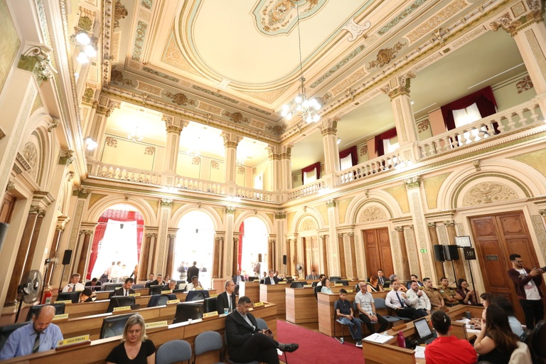 Câmara confirma data contra  racismo e aprova denominação