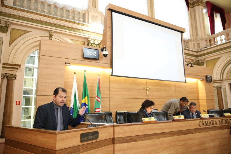 Câmara convocará empresa de segurança para explicar furto em escolas