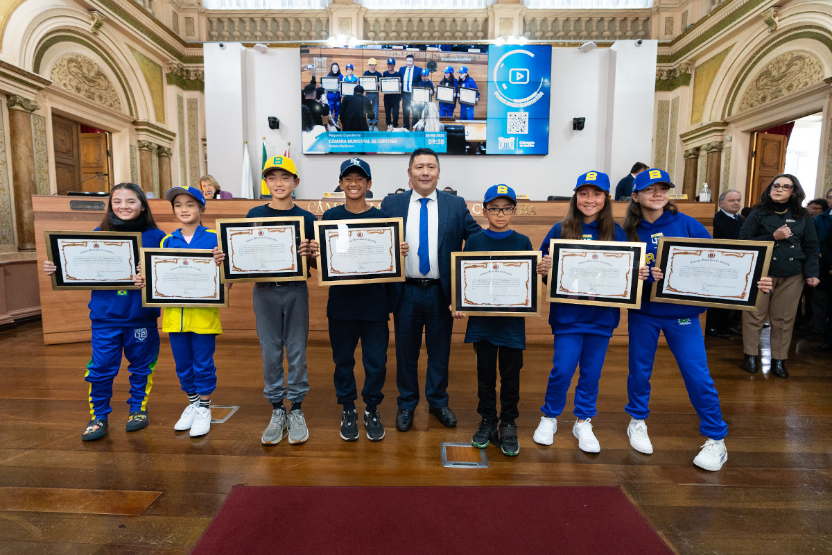 Câmara homenageia atletas curitibanos da Seleção Brasileira de Beisebol Infantil