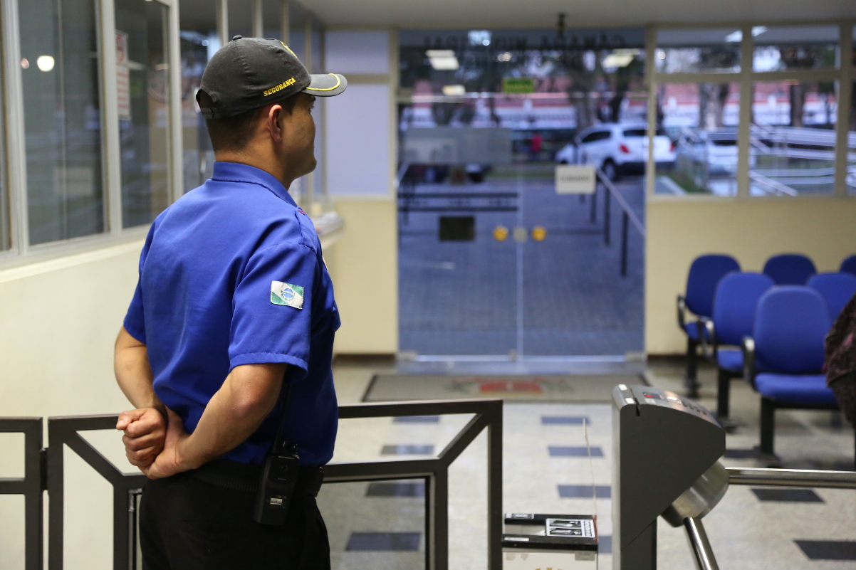 Câmara de Curitiba abre pregão para vigilância patrimonial