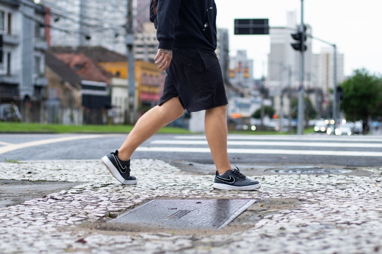 Câmara de Curitiba analisa desconto no IPTU por calçada com acessibilidade