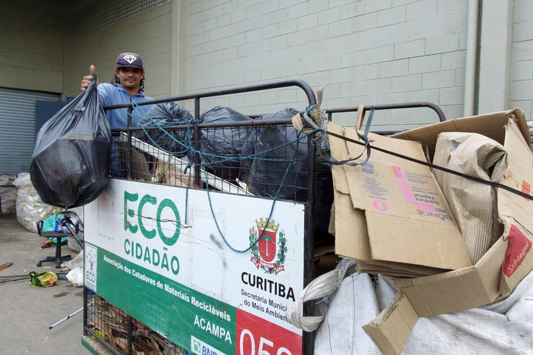 Projeto prioriza catadores na política habitacional de Curitiba