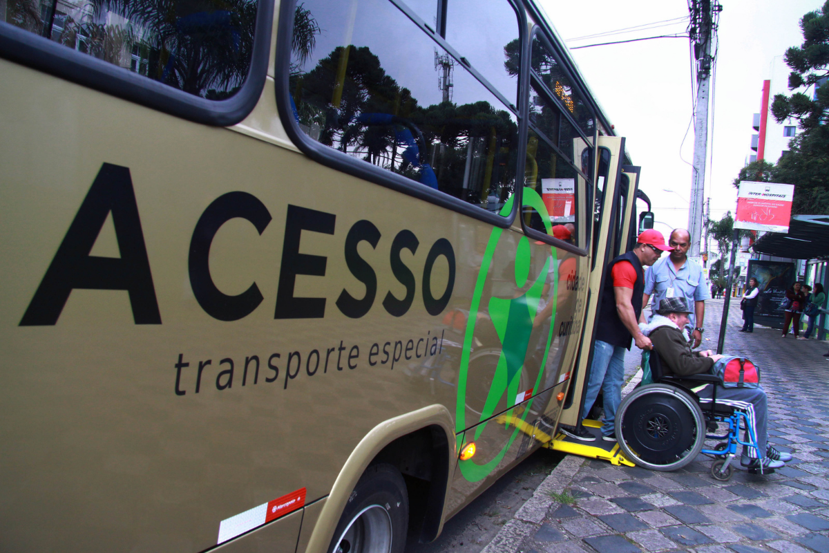 Curitiba: proposta regulamentação do transporte para PcD