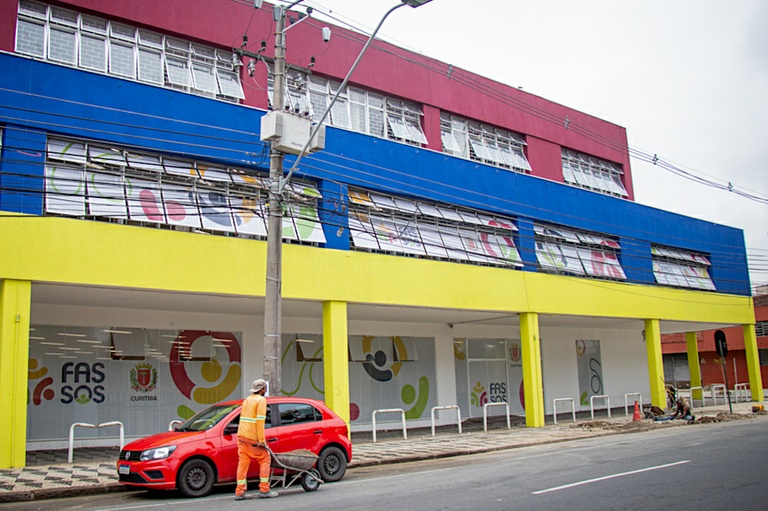 Câmara de Curitiba analisa retirar abrigos do Centro