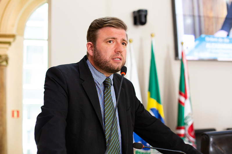 Câmara de Curitiba aprova homenagens a membros da Polícia Militar