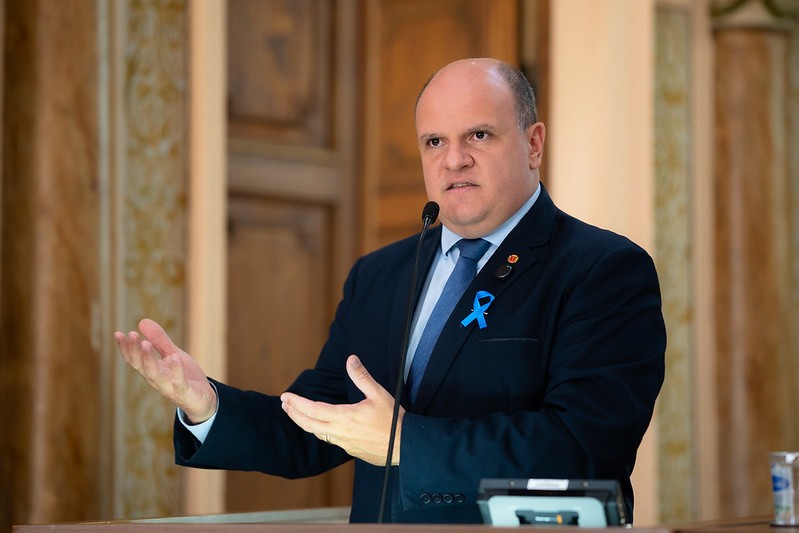 Câmara de Curitiba aprova lei para salvar prédio histórico da depredação