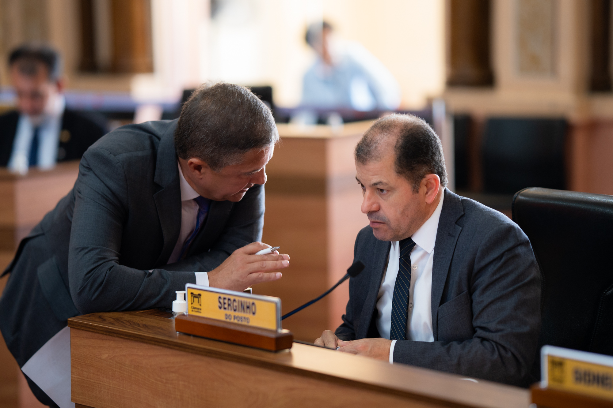 Câmara de Curitiba aprova urgência para projetos de reajuste salarial