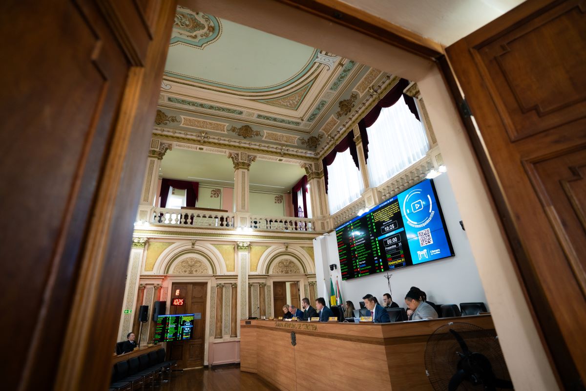 Câmara de Curitiba conclui a votação de duas mensagens do Executivo