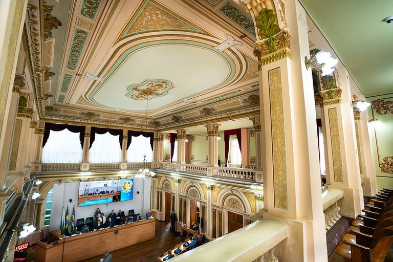 Câmara de Curitiba confirma homenagens póstumas a líderes comunitários