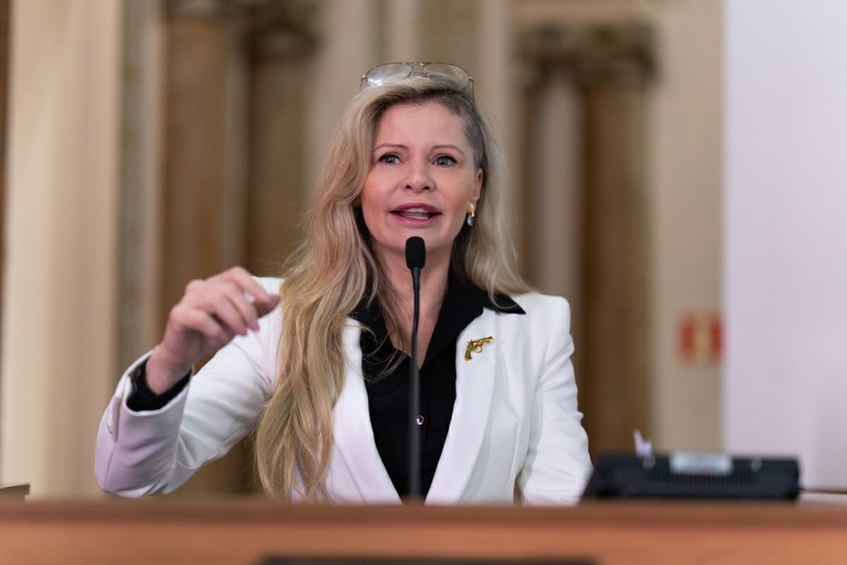 Câmara de Curitiba cria Dia do Uso Seguro das Canaletas de Ônibus 